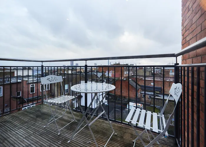 The Harlesden Escape - Spacious 3Bdr Flat With Balcony