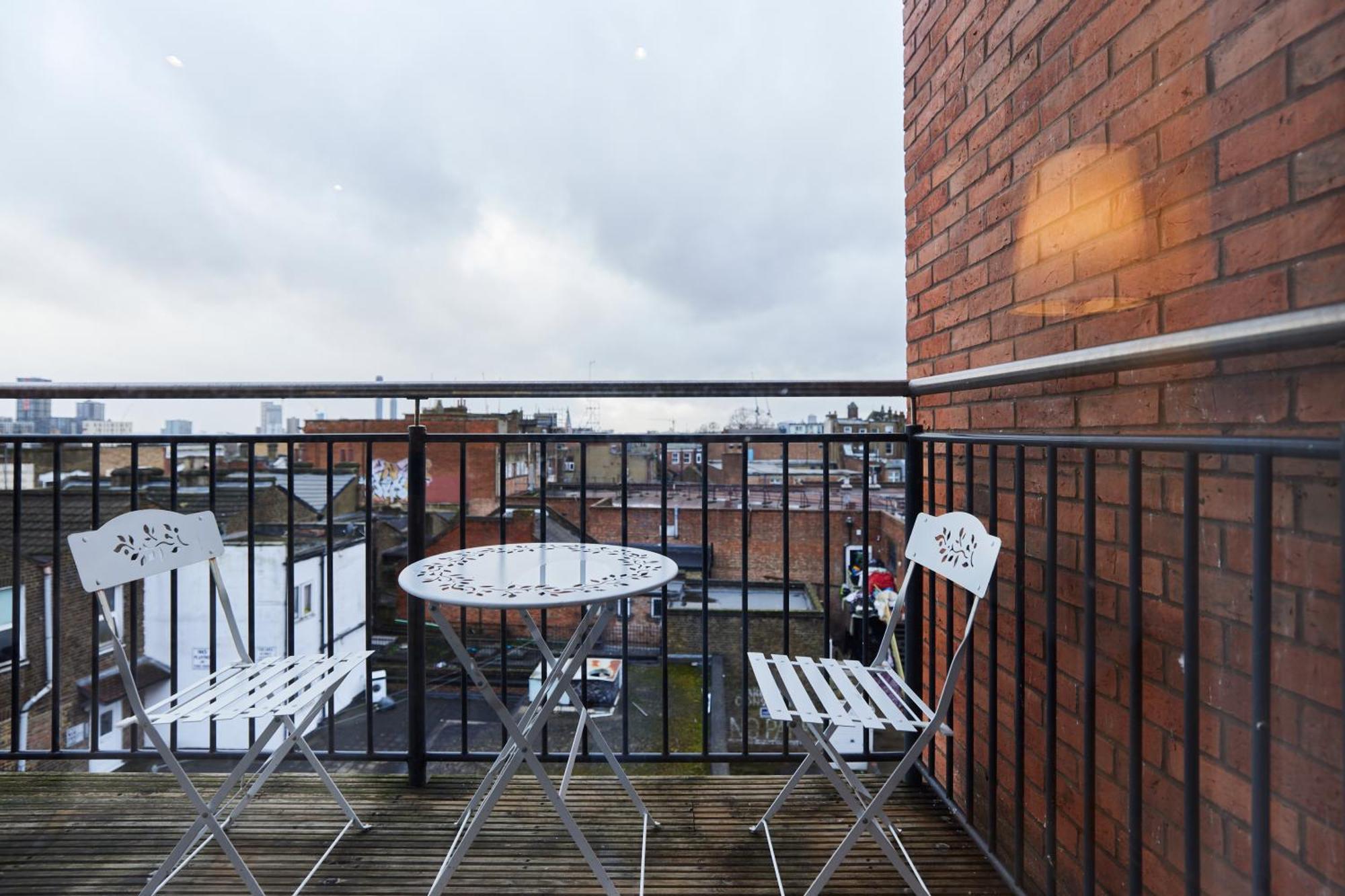 The Harlesden Escape - Spacious 3bdr Flat With Balcony Londra