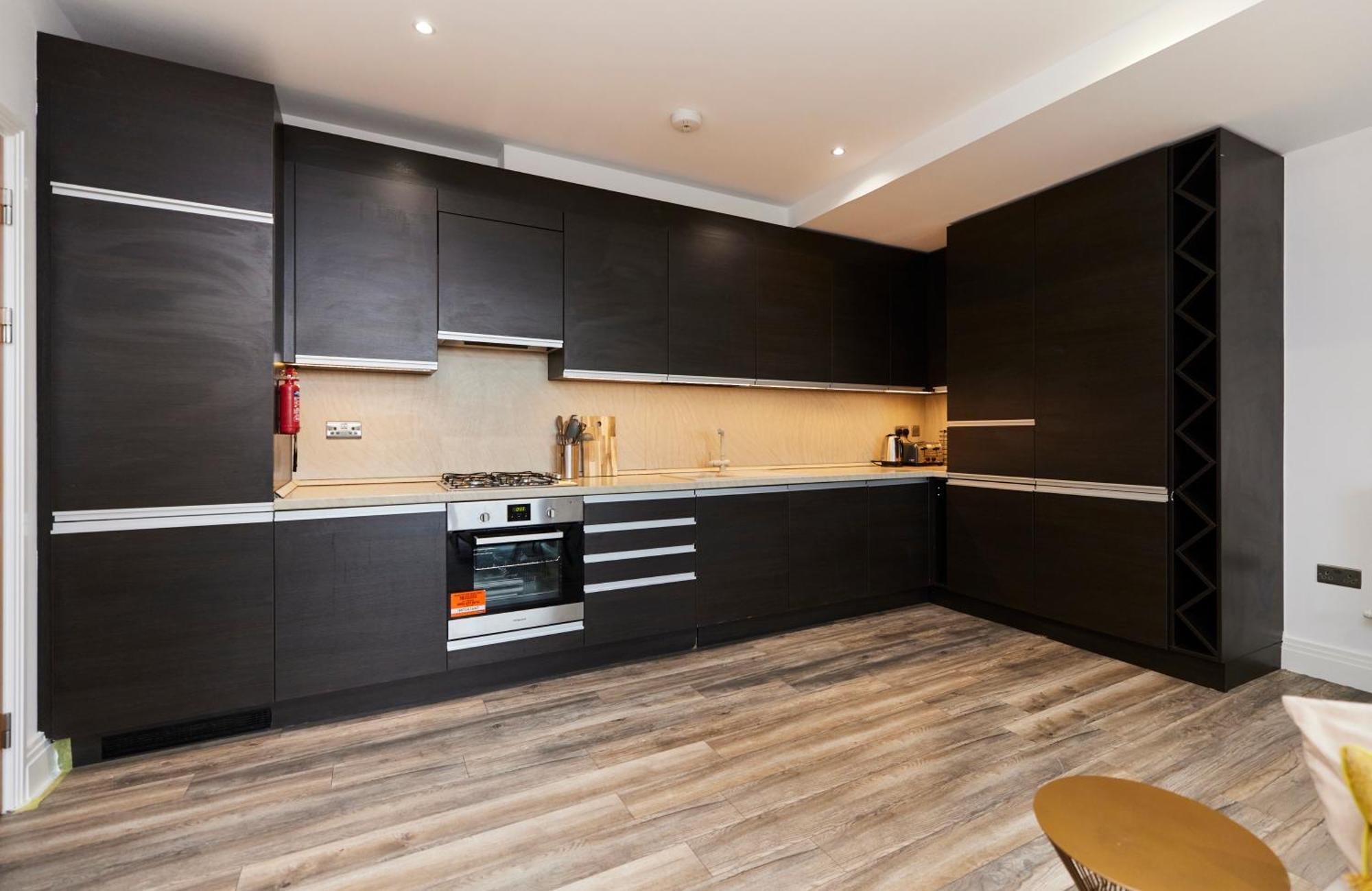 The Harlesden Escape - Spacious 3bdr Flat With Balcony *