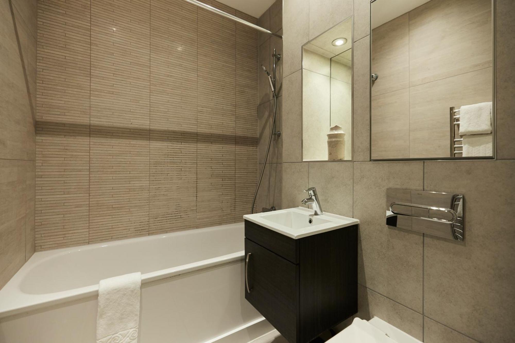The Harlesden Escape - Spacious 3bdr Flat With Balcony Appartamento *