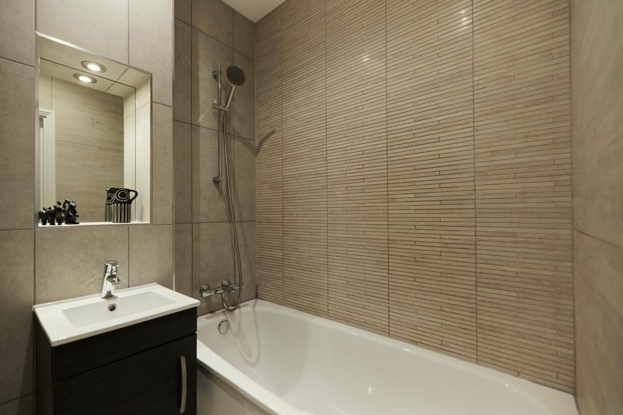 The Harlesden Escape - Spacious 3bdr Flat With Balcony Appartamento Londra